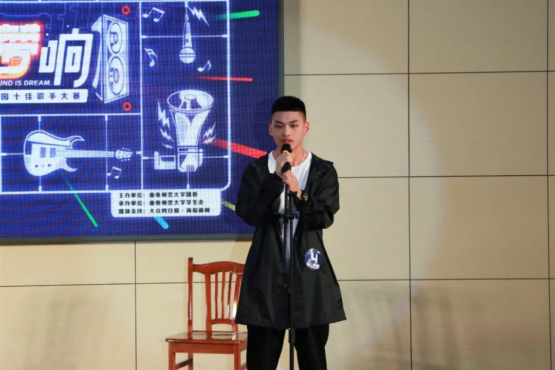 成乐晨《不必在乎我是谁》2号选手 李清鑫《我真的受伤了》1号选手