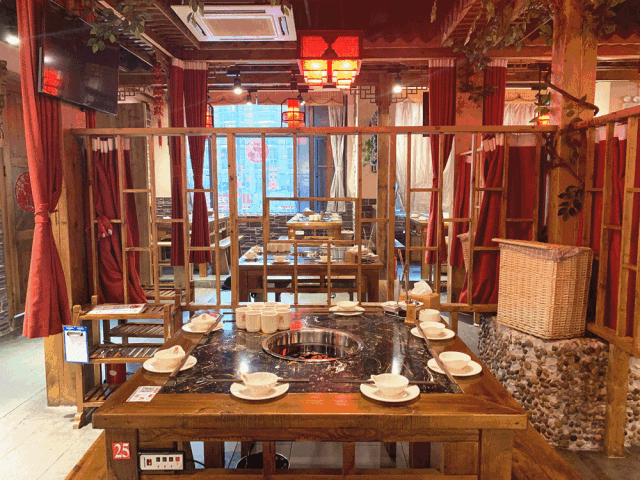 158元龙虾地锅鸡吃到打嗝.