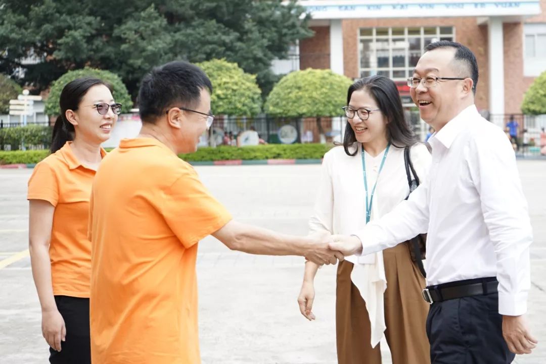 上午十点,雅居乐控股公司副总裁兼雅居乐教育集团董事长,总裁刘同朋