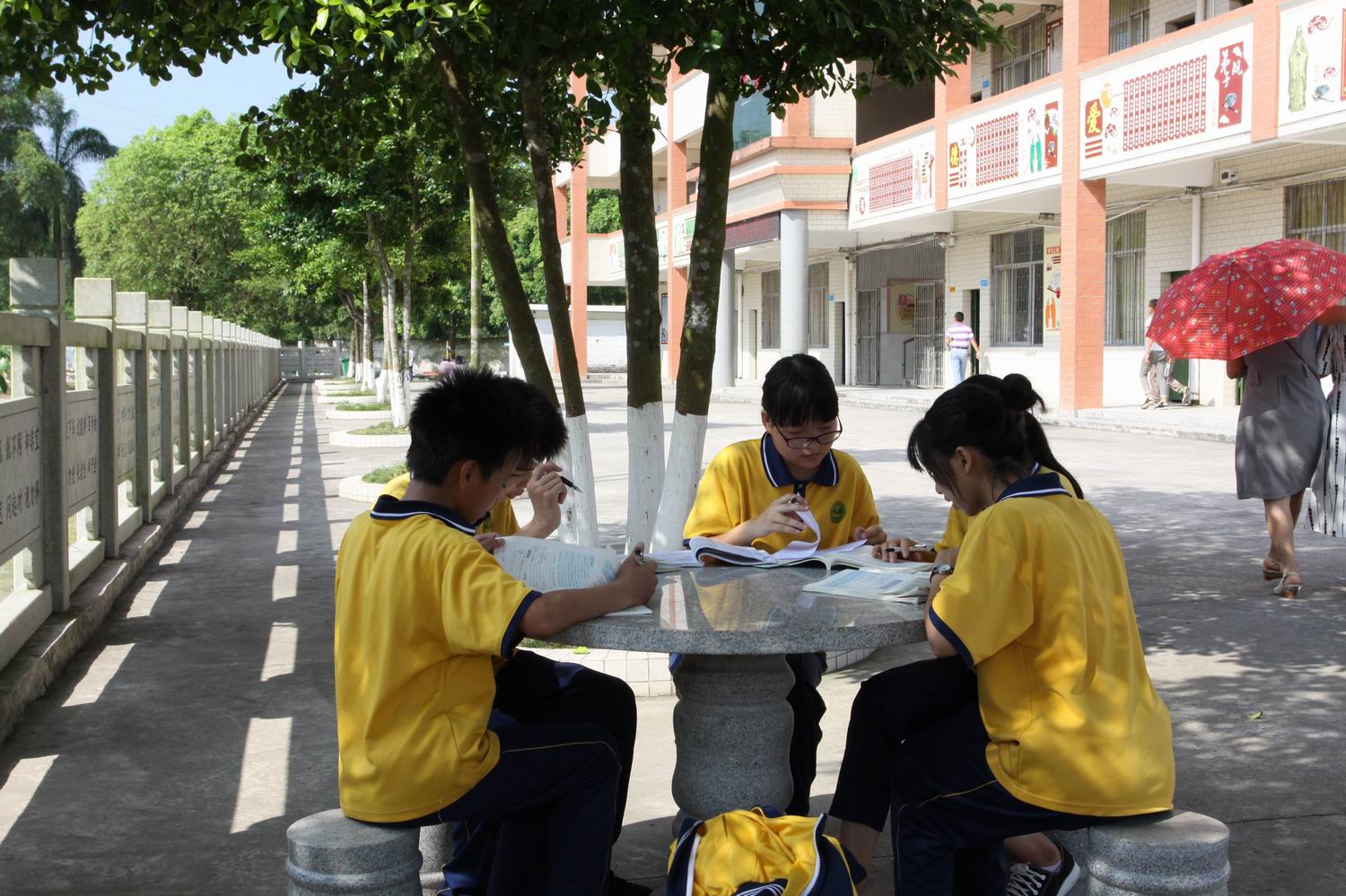 廉江中学与塘蓬中学结对帮扶|致力打造山区特色窗口学校