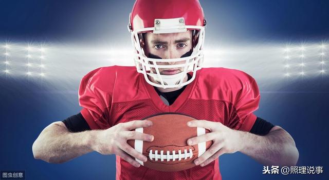 美国的一场橄榄球赛，为何引起了巨大的社会争议？背后有什么故事