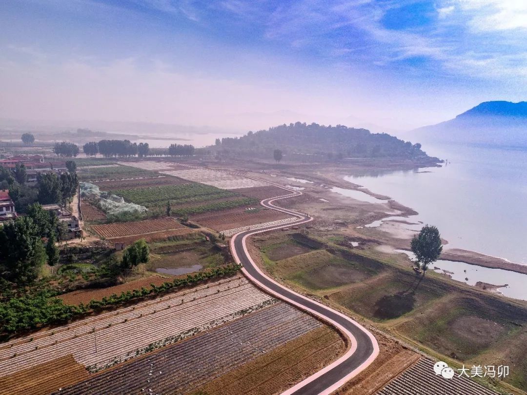 岩马湖音乐公路,汽车行驶在上面会发出《歌唱祖国》的优美旋律