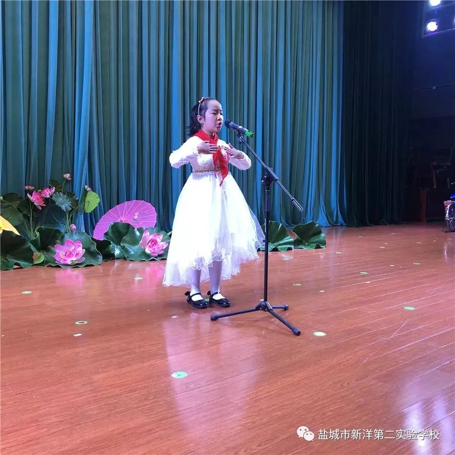 我是小小朗读者,让我把世界读给你听