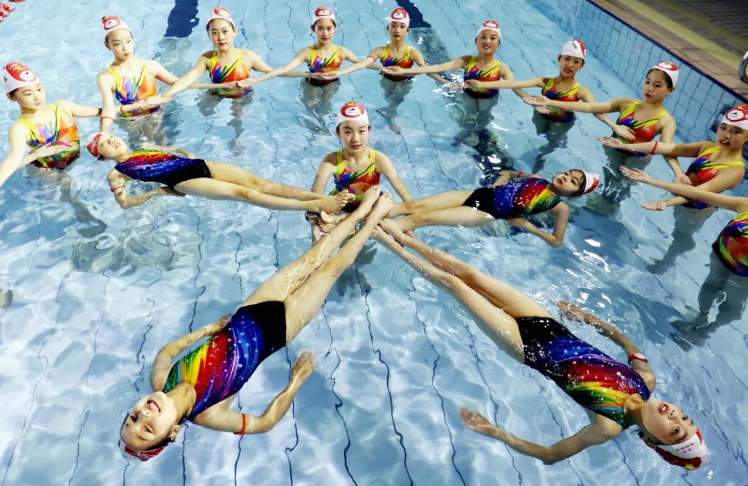 作为江苏省游泳项目体育传统学校,平直实小一直坚持推广这个特色项目