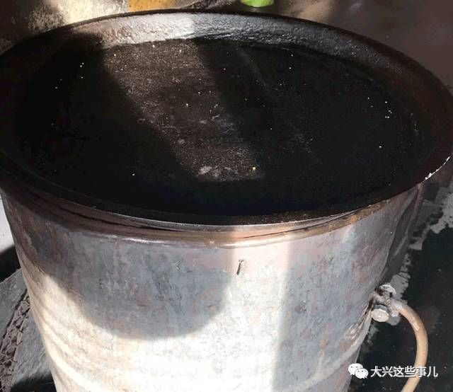 图里钳着药瓶 猜成语_药瓶卡通图片