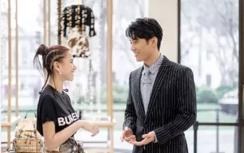 【四大远程pta好吗】何猷君求婚被嘲:穷人在聊审美,富二代在做生意 澳门凯旋门注册网站