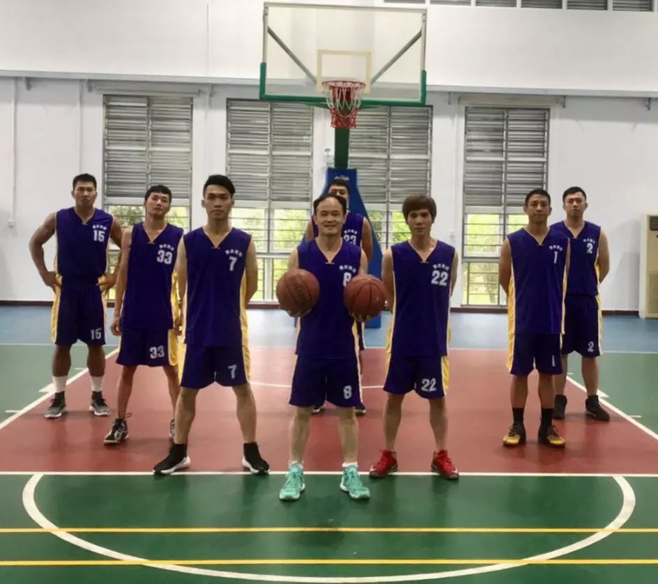 1 队名: 深圳李群体育俱乐部篮球队 2 人数:12人 3 简介:达我所想,尽