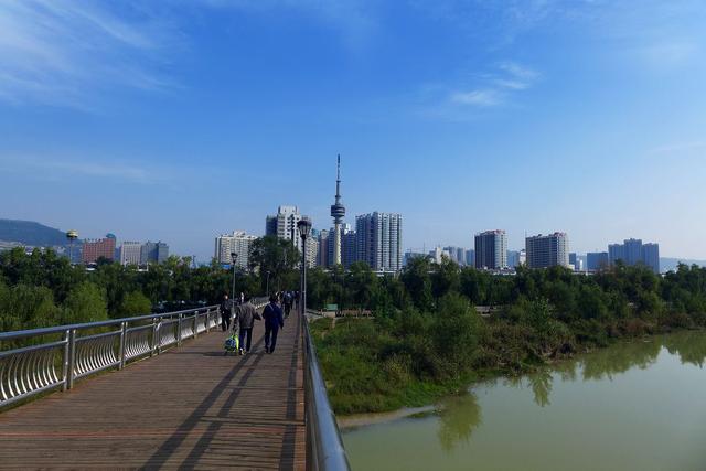 宝鸡和天水哪个经济总量大_天水和宝鸡地图