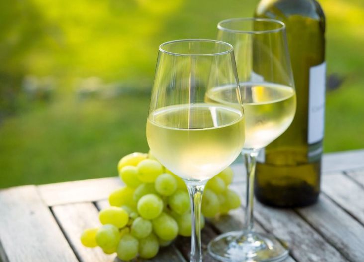 夏季来杯白葡萄酒,清爽又养生