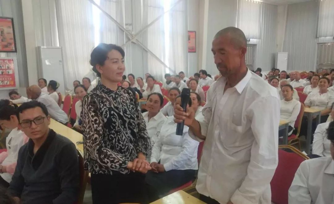县委宣传部讲师团深入到各乡镇讲师们在阿其克乡4个村,阿洪鲁库木4个