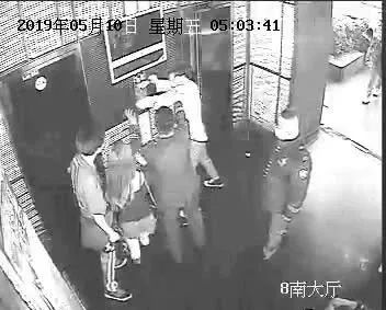 你们的样子真丑!凌晨5点酒吧门口,6名百万网红大打出手… 线上bbin官网