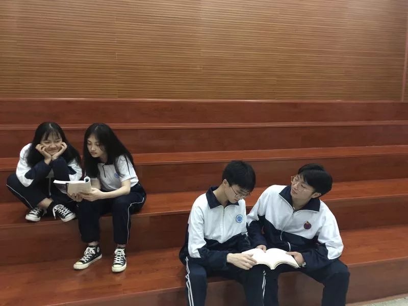 地址: 郴州市北湖区竹叶冲路 郴州湘南中学  湘南中学 创办于2005年