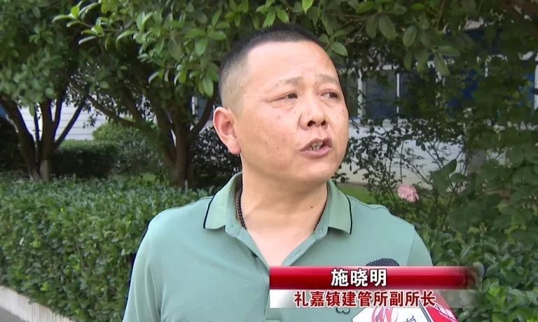 礼嘉镇建管所负责人施晓明告诉记者:"我们刚才在会议室也跟他进行了一