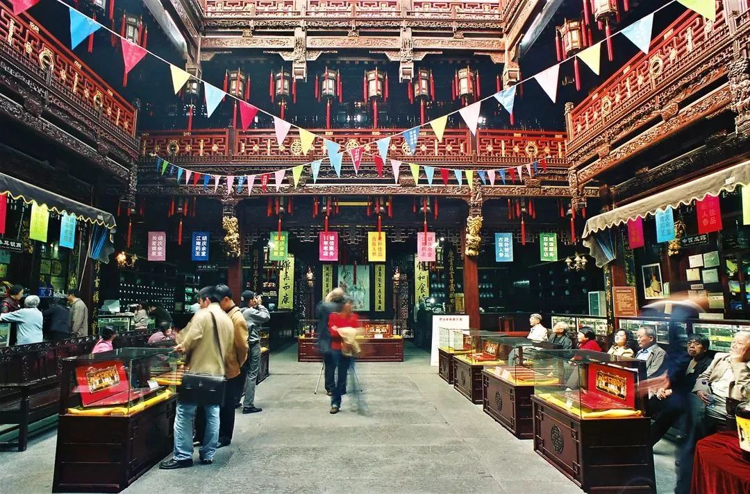 杭州胡庆余堂中药博物馆是中国专业性博物馆,位于浙江省杭州市大井巷