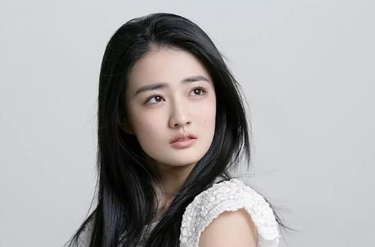 当红女星削了下颌角脸却依然大,到底哪里整错了?
