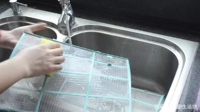 有什么方法可以快速去除身上的灰 42e173c93f2d4dfab92365c56e513e5f.jpeg