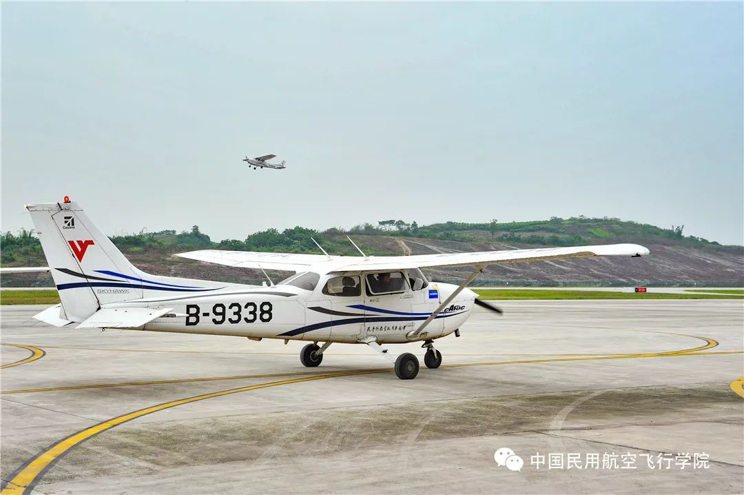 终于来了!中飞院自贡训练基地正式揭牌了!冲上云霄不是梦~