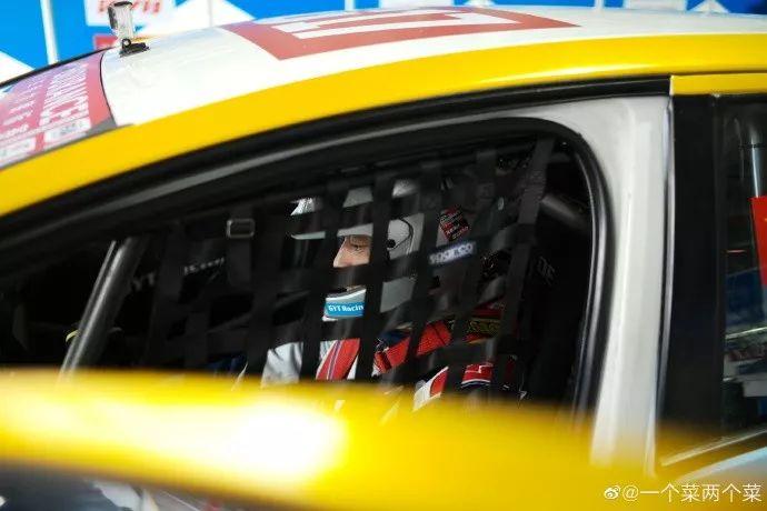 开播啦!斗鱼直播间带你一起看超跑比赛