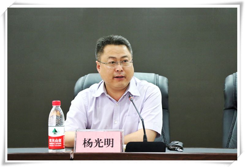 三台县进修校校长杨光明,三台县教育体育局教育股副股长杨梅,三台县