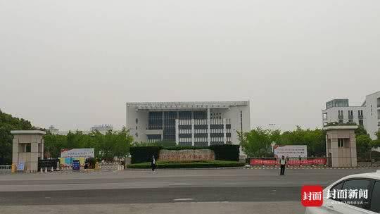 江苏“校园反杀案”死者父亲:网上口水恨不得把我们淹死 888真人赌场