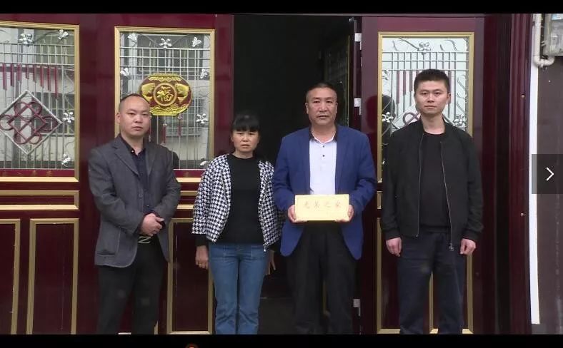 小小光荣牌 浓浓拥军情 手机赌博导航娱乐