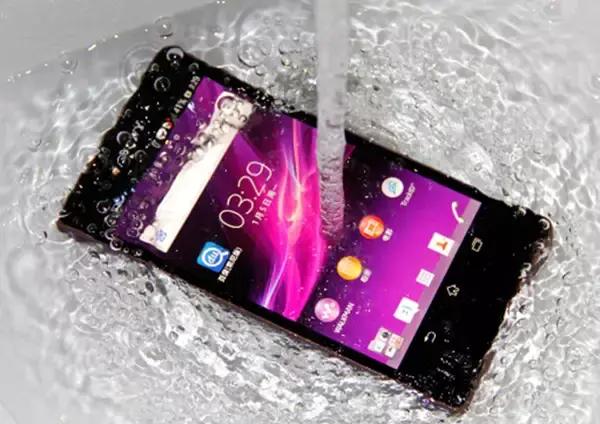 如果手机掉水里了该怎么办