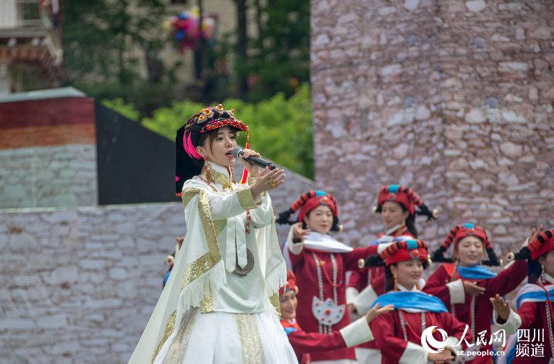 中国旅游日四川分会场 2019甘孜山地旅游文化节在丹巴开幕