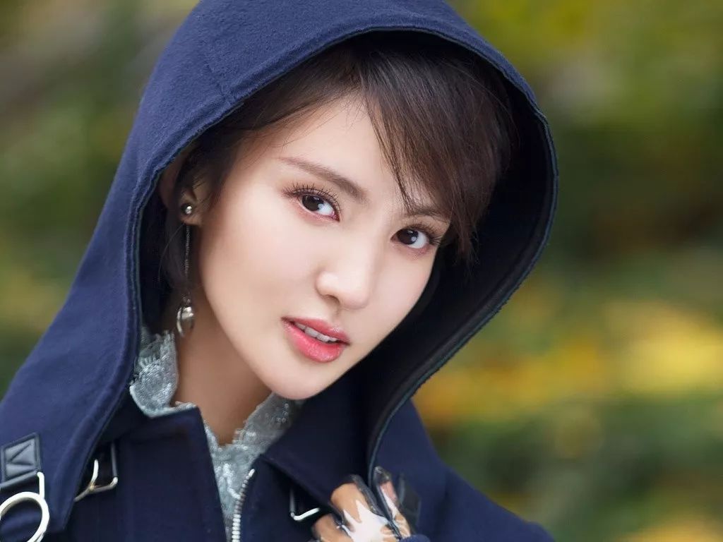 手撕张天爱被黑坐台遭唐人雪藏!美女金晨逆袭