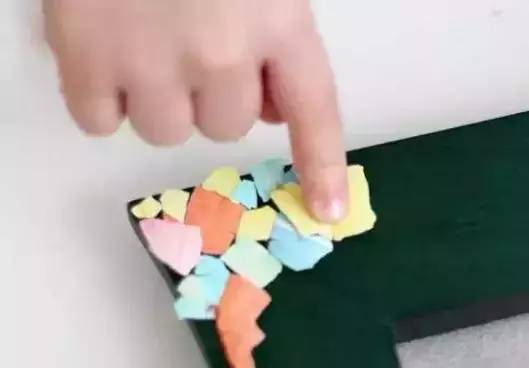 幼儿园手工制作相框步骤 7ebaf42c9c654c539bc27fe327355ce5.jpeg