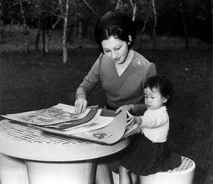 她是日本皇室首位平民皇后，也是日本最会穿衣服的女人！