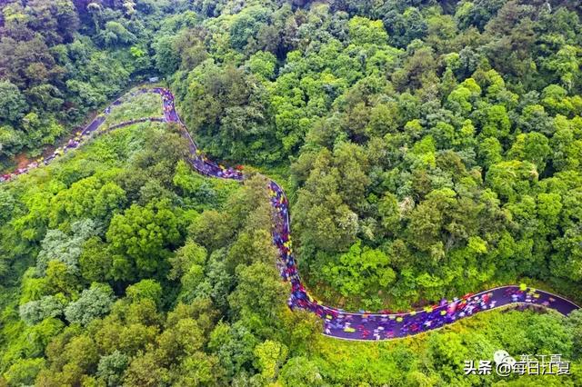 江夏全国徒步大会举行4万人徒步嗨热中国最美环山绿道