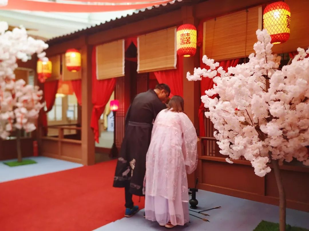 打卡知否沉浸式入戏空间明兰和二爷的婚宴上到底有哪些好玩的