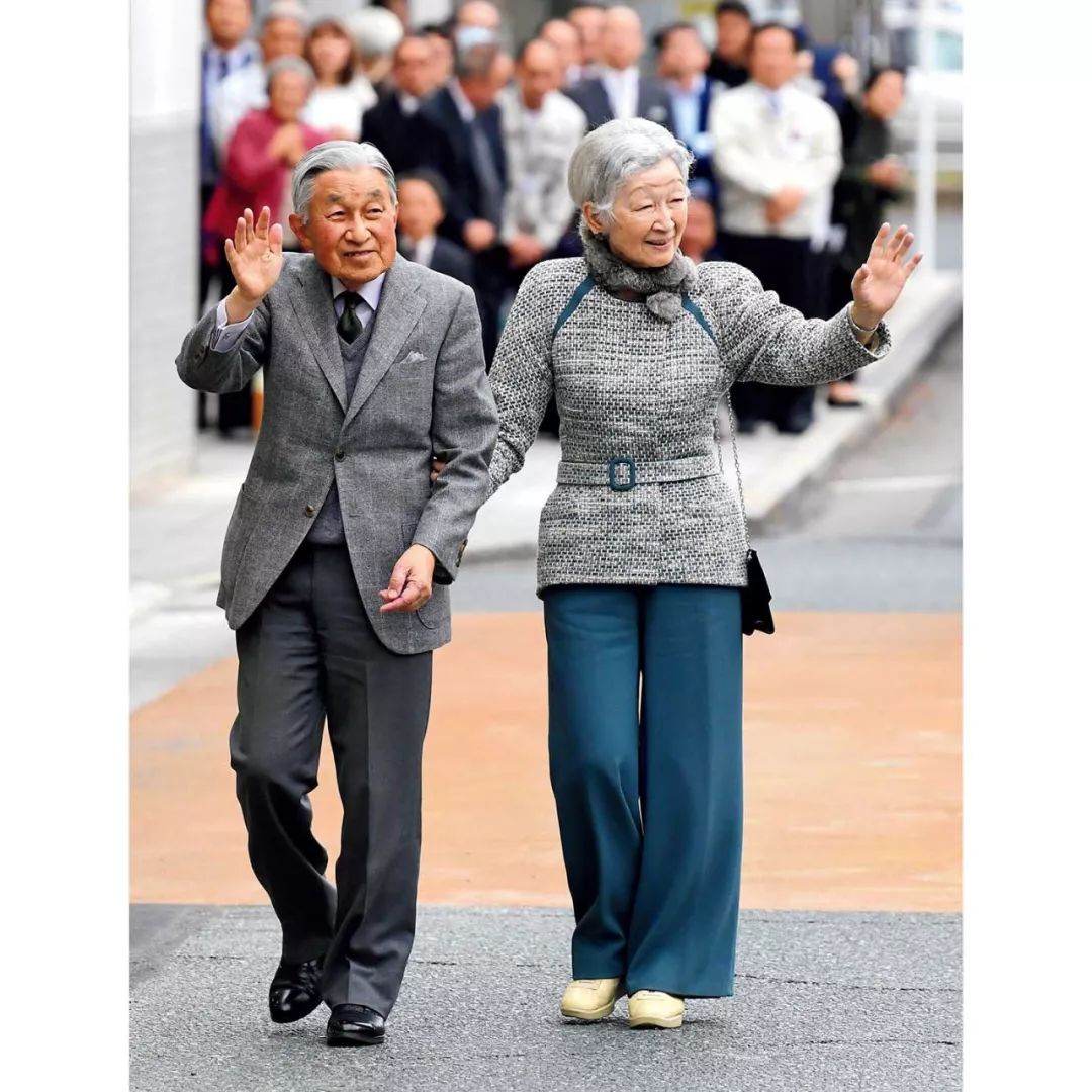 她是日本皇室首位平民皇后，也是日本最会穿衣服的女人！