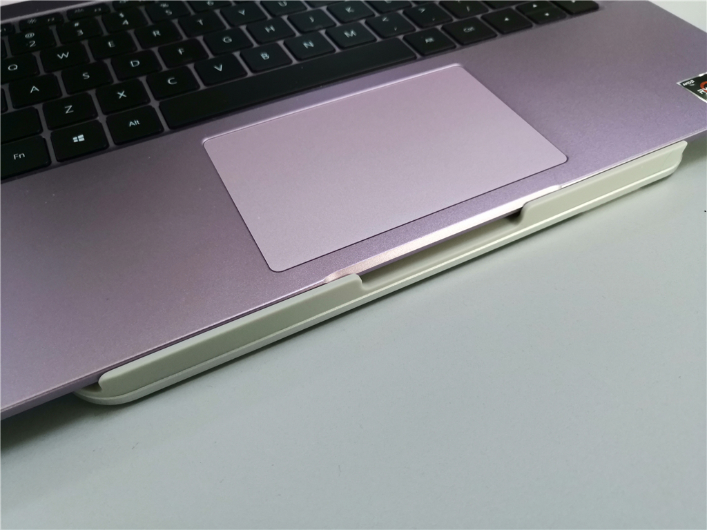 好用的手机支架桌面 972375a02567402ab03136ab351bf9c8.jpeg