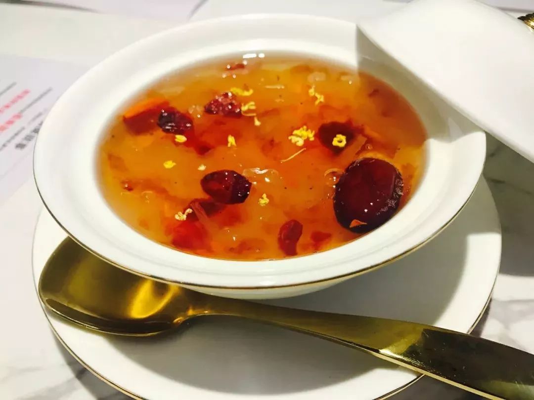 银耳炖桃胶