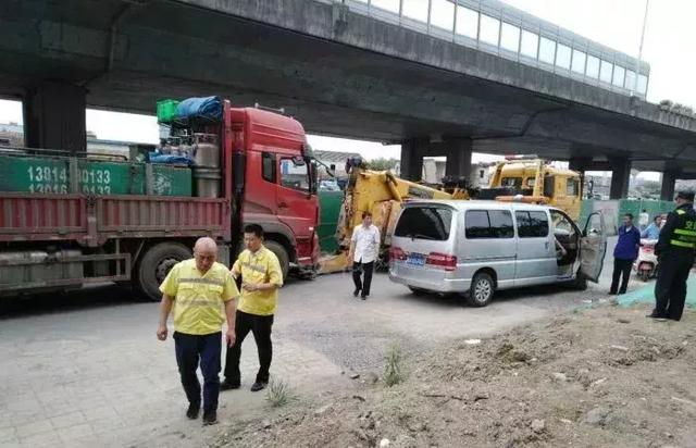 合肥裕溪路发生车祸!2人死亡!