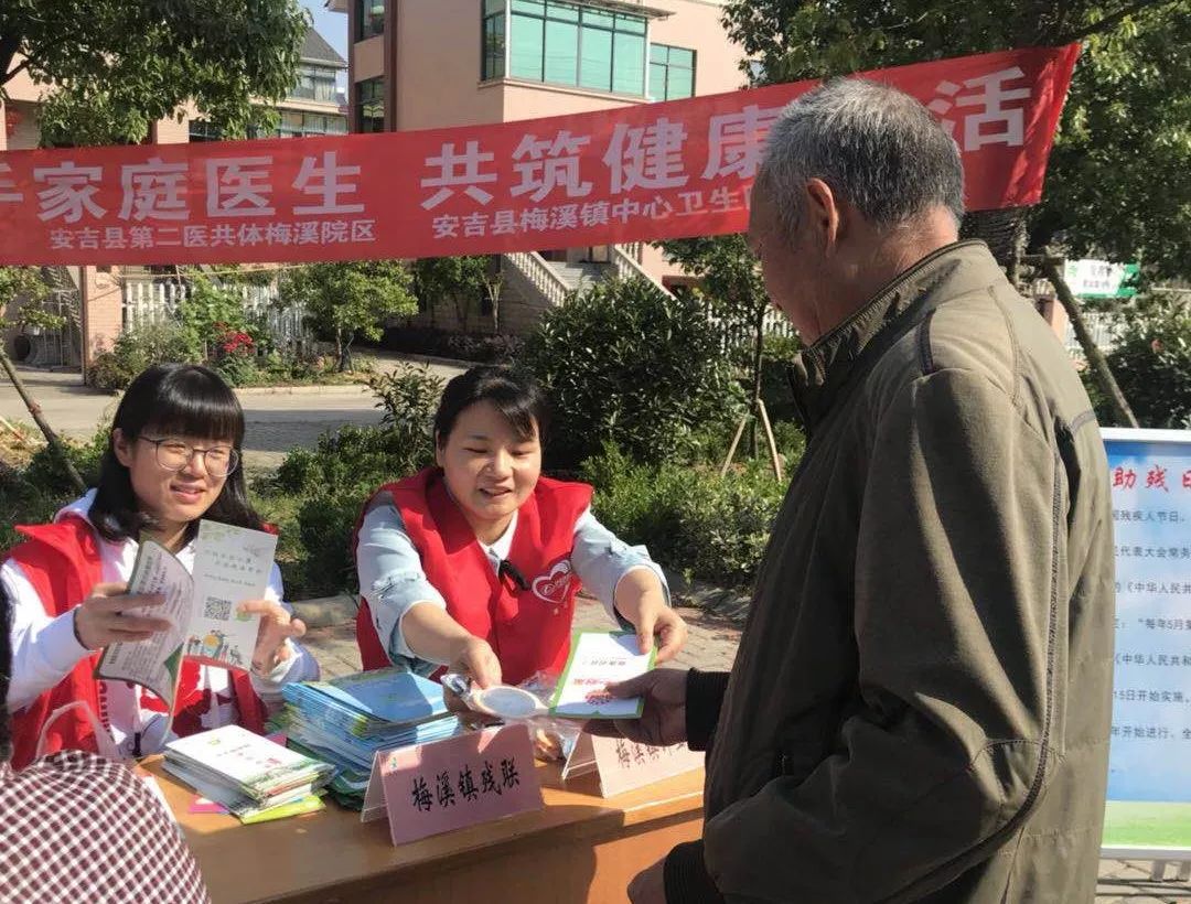 四5月17日下午,龙翔社区开展全国助残日慰问残疾人活动,对居住在辖区