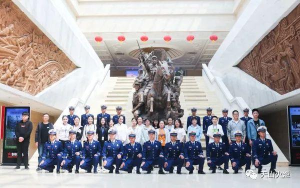 乌鲁木齐常驻人口2019_新疆乌鲁木齐(3)