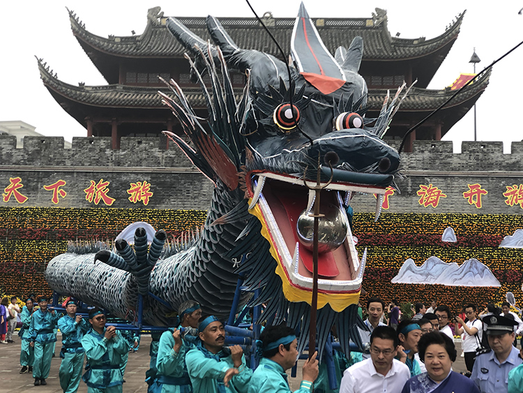 第十七届徐霞客开游节在1700岁的宁海开幕宁海吹响金色集结号