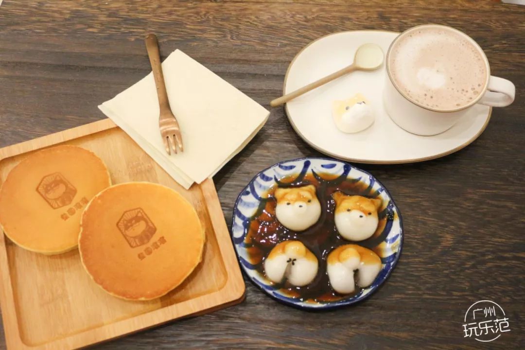 广州首家柴犬主题甜品店,店员是7只狗狗!