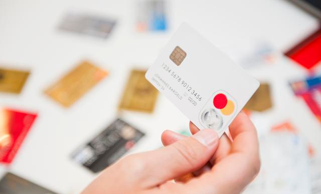 如何知道自己的银行卡是否到期 ee7b27af47b44216af6b79216c2dac11.jpeg