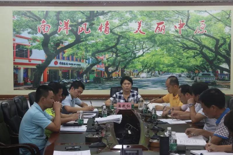 潘艳红副市长在中原镇主持召开防控 非洲猪瘟工作会议
