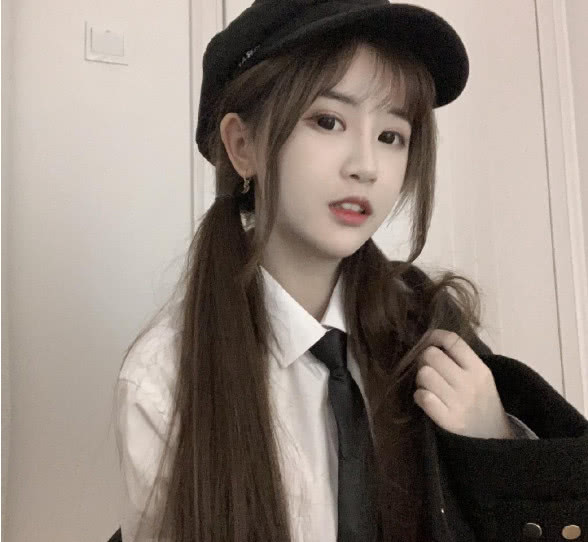 杨清柠流量有多高?哪怕被封杀,视频播放量依旧