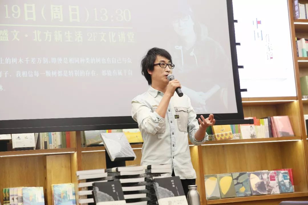 5)著名节目主持人王寅于5月19日做客北方图书城锦州 盛文·北方新生活