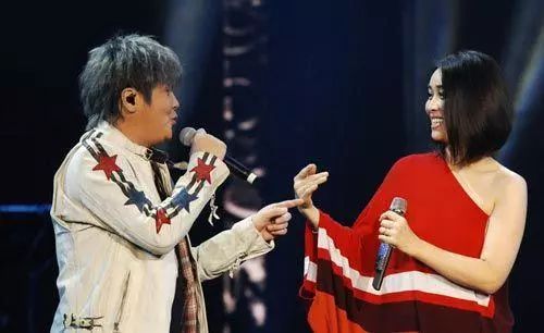 孙楠和那英深情对唱《只要有你》" 如果是这样我可以安慰自己在没有你的