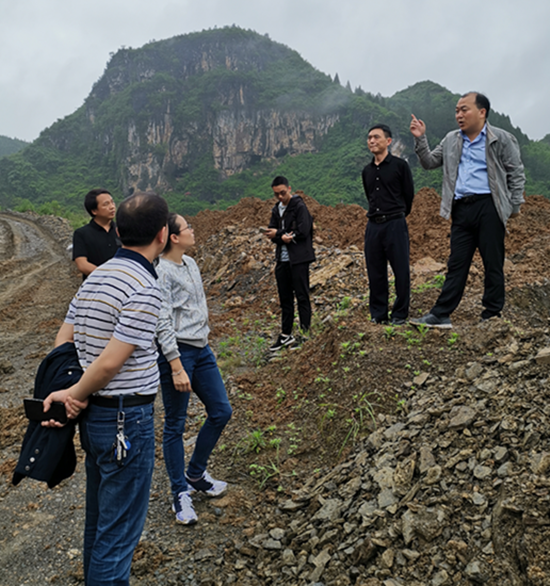 丁廷坤到大坪乡黄腊洞查看地质灾害险情应急处置情况