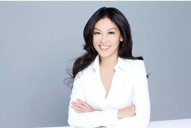 华裔天才红遍全英,外网却吵翻了.中国虎妈教育