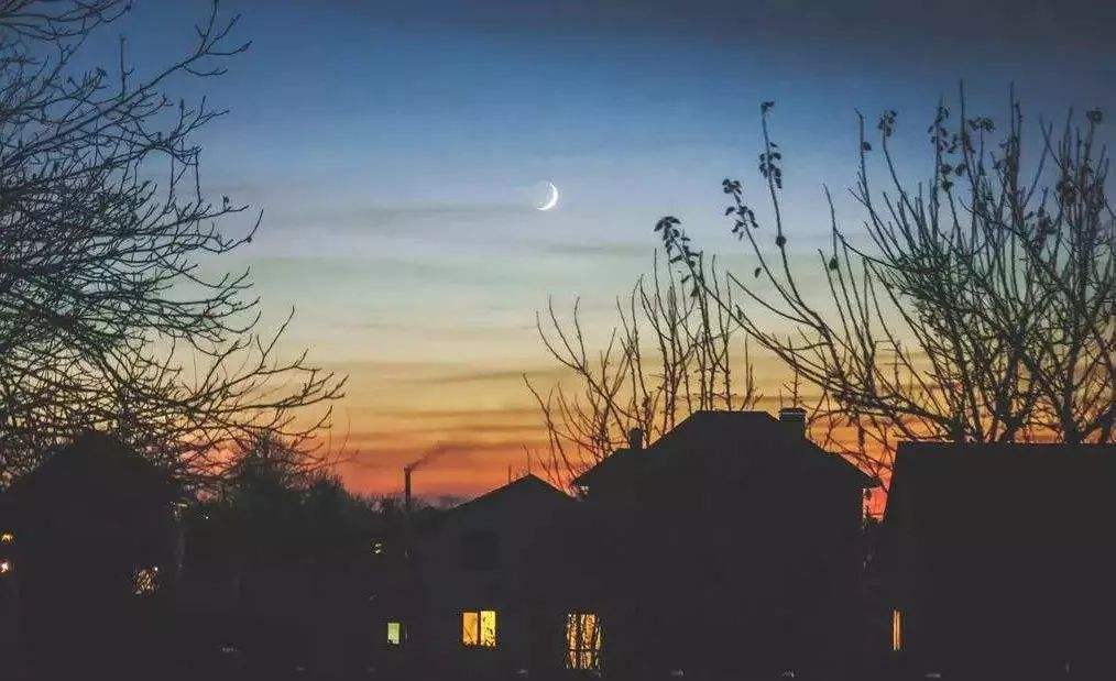 夏夜诗词精选四十九首 只言中夏夜偏短，万里梦回天未明