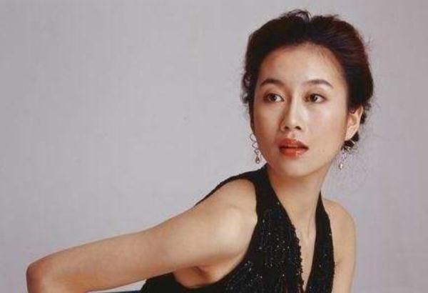 很多人不知道的是,除了演技和颜值,温峥嵘的人品也是相当在线的.
