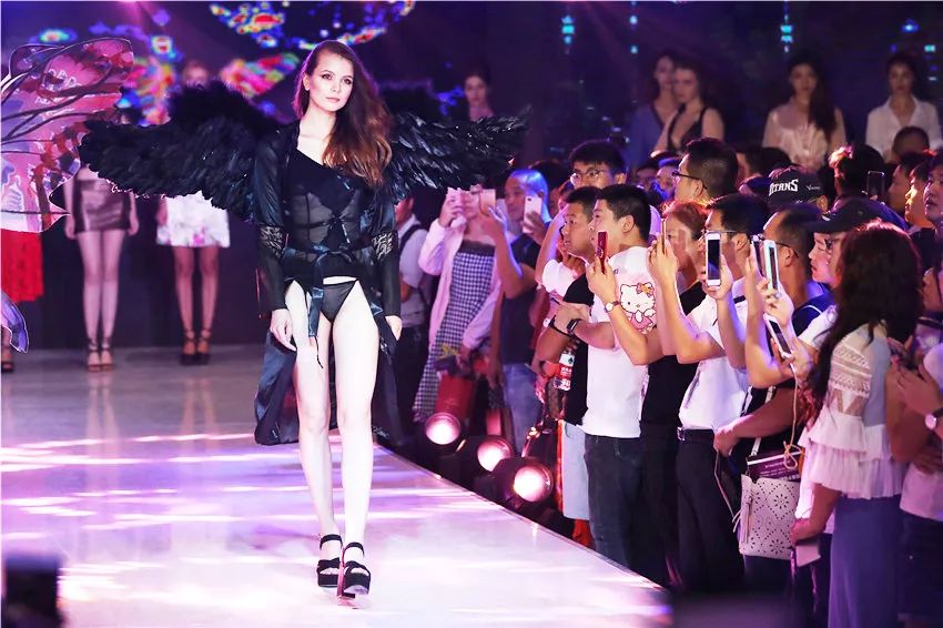 靠农村大妈一年赚10亿!中国情趣内衣小镇,承包